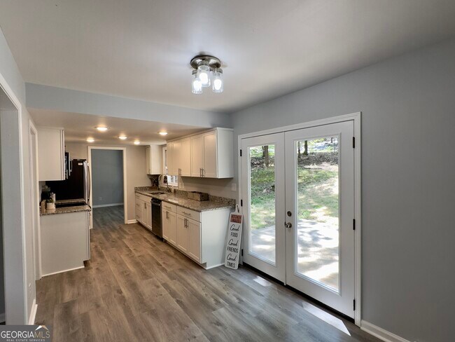 Building Photo - 6 Westlyn Dr