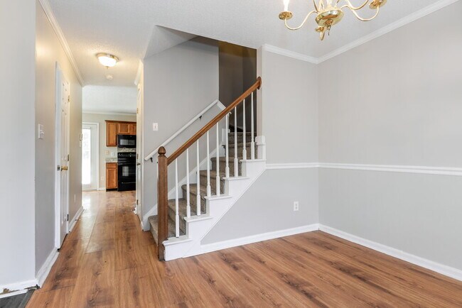 Building Photo - 1623 Oak Knoll Ln