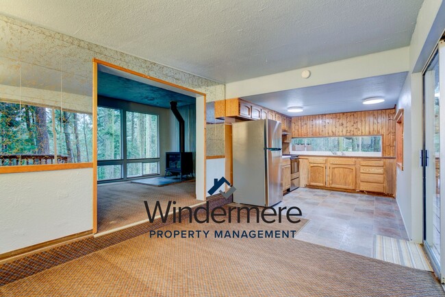 Building Photo - Private 2 bed 2 bath home