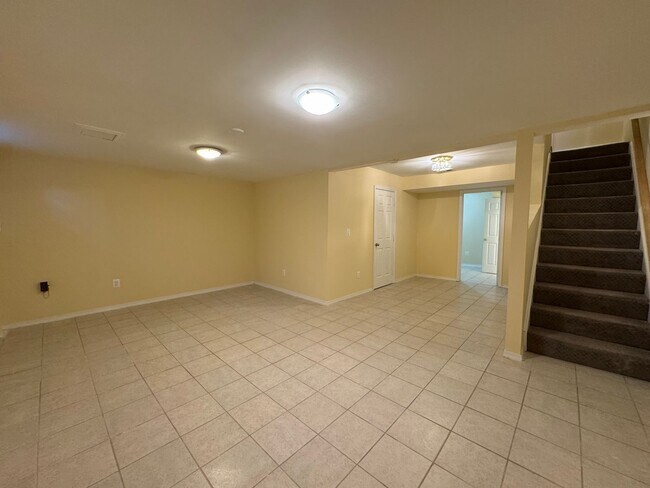 Building Photo - Beautiful 3 Bed 3 Bath Brick Townhome In Springfield Square