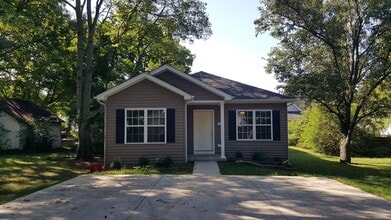 Building Photo - 2 Bedroom, 1 1/2 Bath House