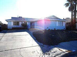 Building Photo - Spacious Single Story Home near Alta and B...