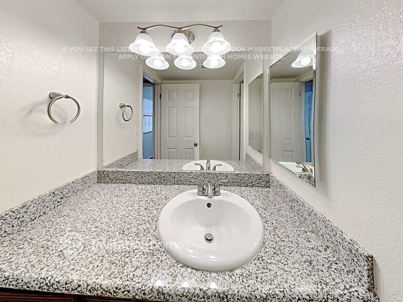 Building Photo - 11228 W Townley Ave