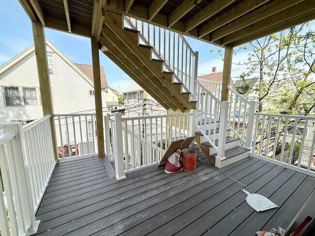 Building Photo - 10 Cawfield St