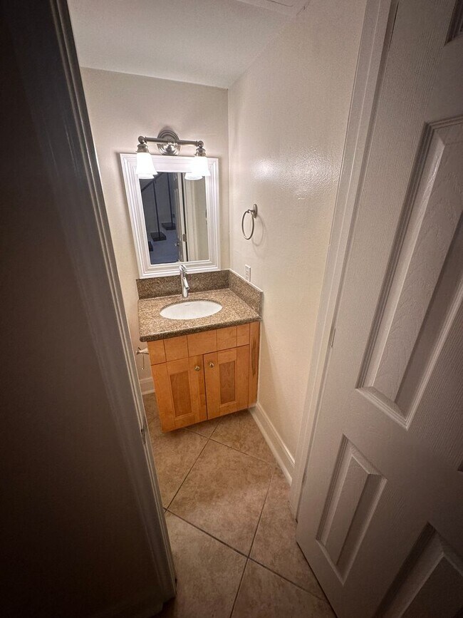 Building Photo - 3008 5th St