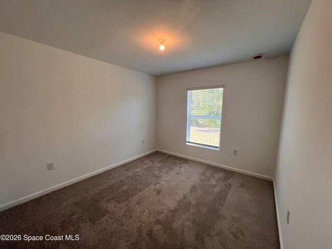 Building Photo - 1541 Newport St SE