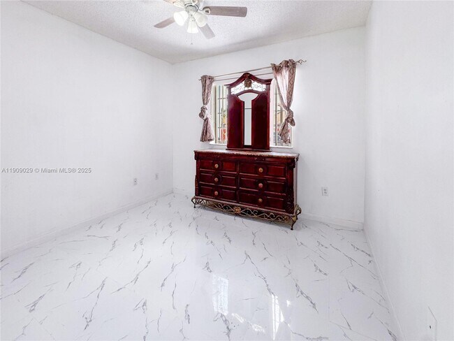 Building Photo - 1382 SE 11th Pl