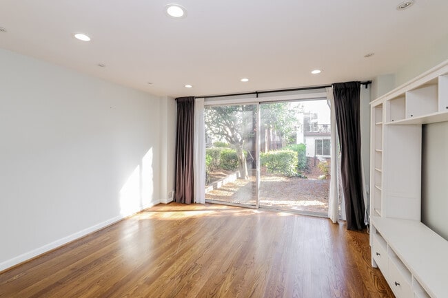 Building Photo - 847 3rd St SW