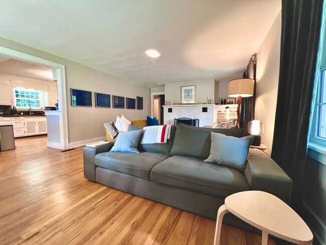 Building Photo - The Ideal TC Downtown Retreat
