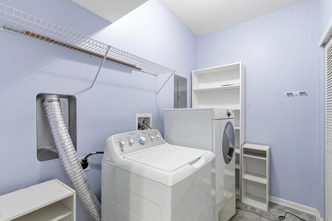 Building Photo - 7728 S Essex Gate Dr