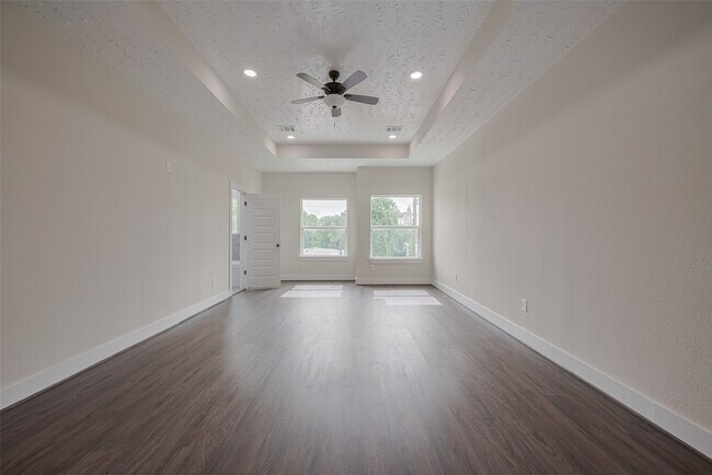Building Photo - 2206 Hoskins Dr