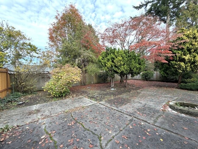 Building Photo - Olson -7721 &amp; 7723