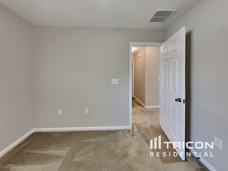 Building Photo - 217 Sawmill Landing Dr