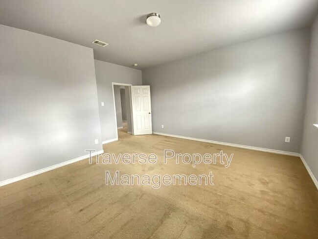 Building Photo - 601 Port Royale Way