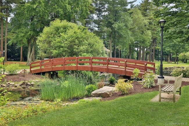 Building Photo - 162 Bedford Rd