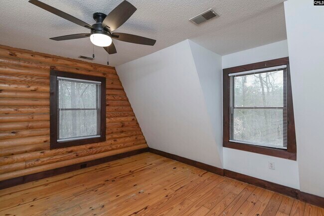 Building Photo - 150 Laura Ln