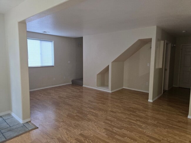 Building Photo - 3 bed 2 bath Home for Rent in Grants Pass