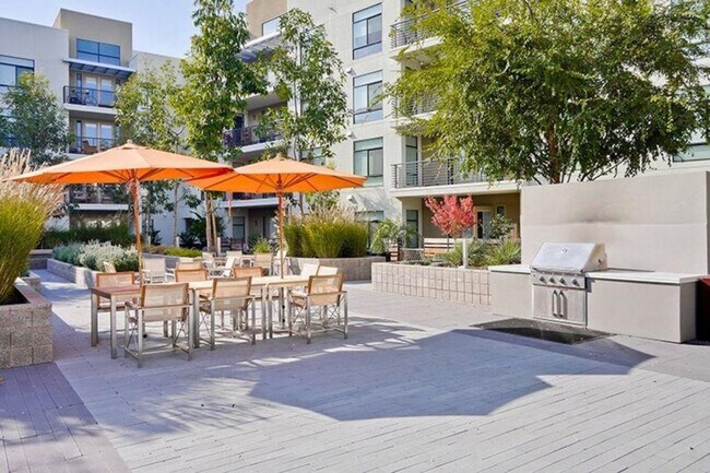 Building Photo - 1725 S Bascom Ave