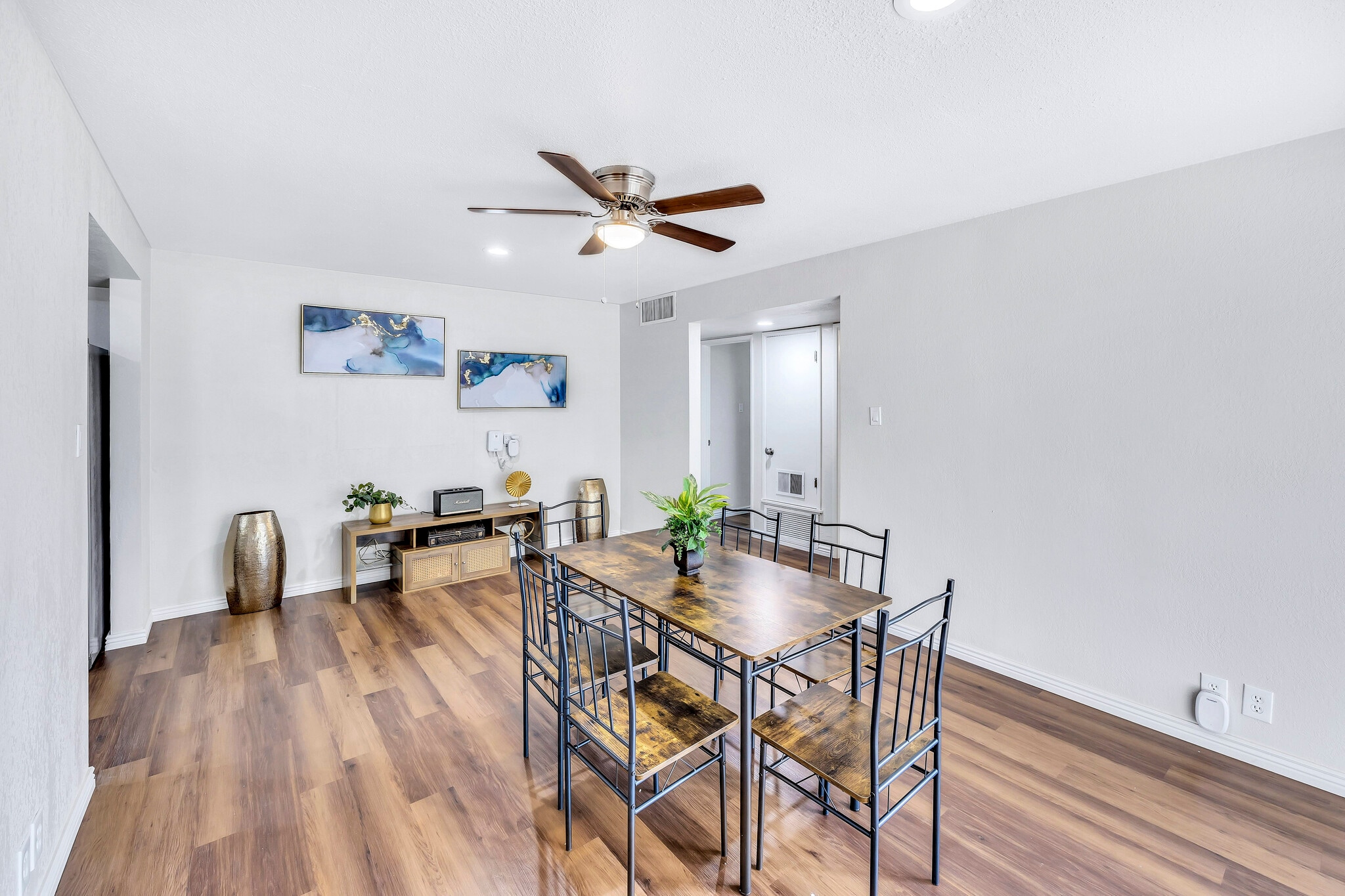 Building Photo - 1713 W Hazelwood St