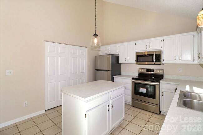 Building Photo - 729 Rebecca Jane Dr