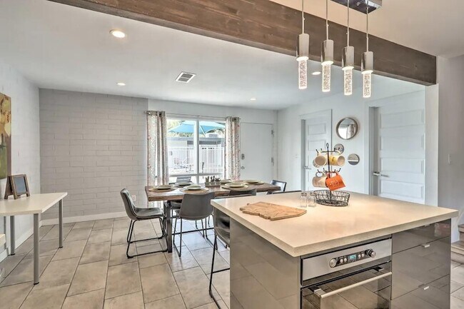 Building Photo - 7720 E Heatherbrae Ave