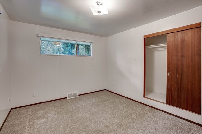 Building Photo - Edmonds 3 Bedroom, 1 Bathroom Mid-Century ...