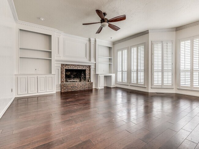 Building Photo - Spacious Home + East Edmond + 4 bedrooms