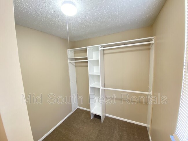 Building Photo - 7425 Doncaster Ln (Southeast)