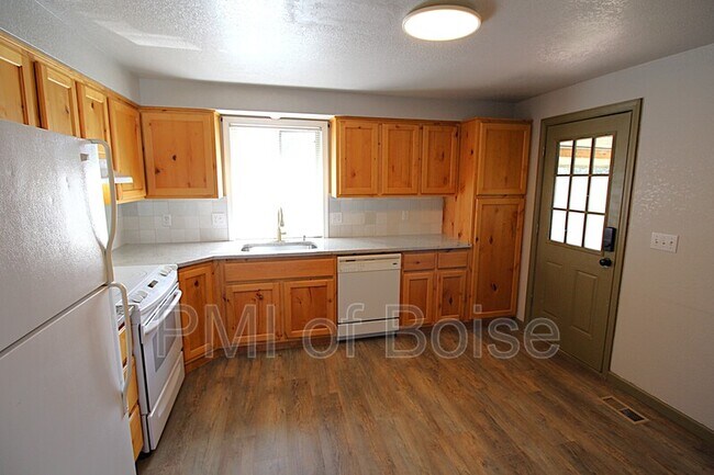 Building Photo - 3357 S Williamsburg Way