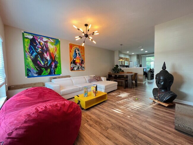 Building Photo - AVAILABLE MAY 10TH 2BD/2.5 BATH TOWNHOME IN THE EXCLUSIVE WYNCHASE COMMUNITY!!