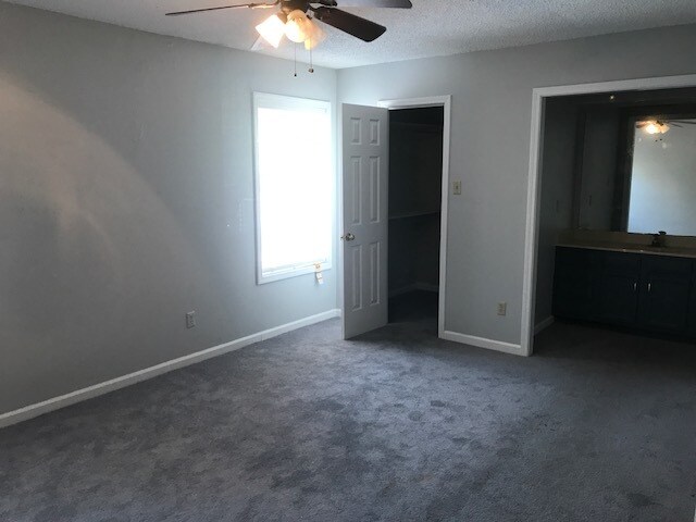 Building Photo - 3877 Glencoe Dr