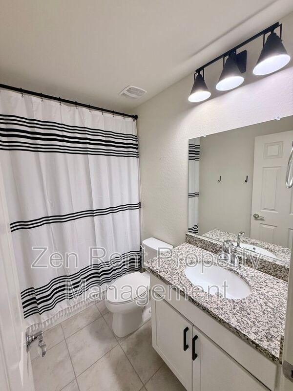 Building Photo - 32209 Daylight Dr