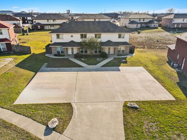 Building Photo - 4102 Terri Linn Dr
