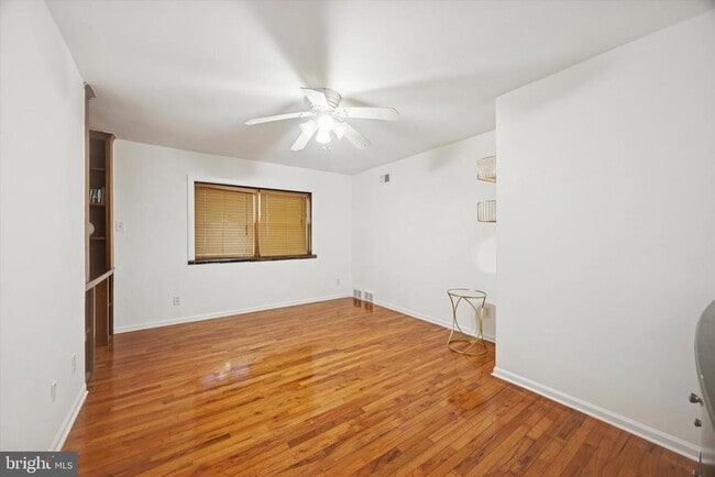 Building Photo - 7033 Sherwood Rd