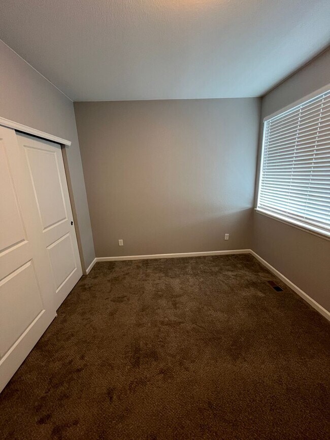 Building Photo - PRIME LOCATION IN THE HEART OF COMMERCE CI...