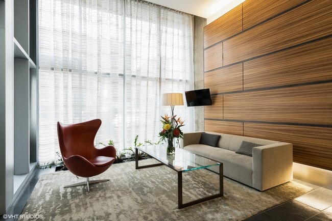 Building Photo - 659 W Randolph St