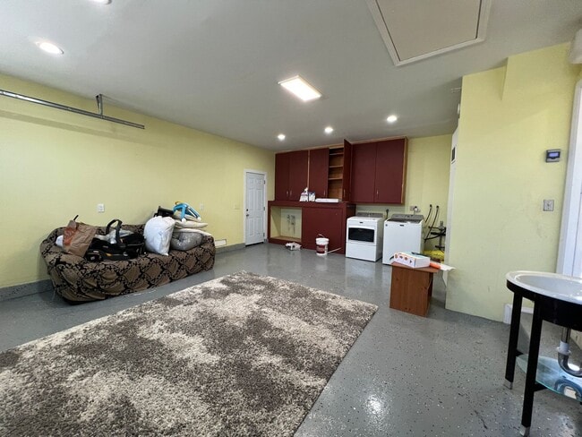 Building Photo - Updated Single Story Home located in Conve...