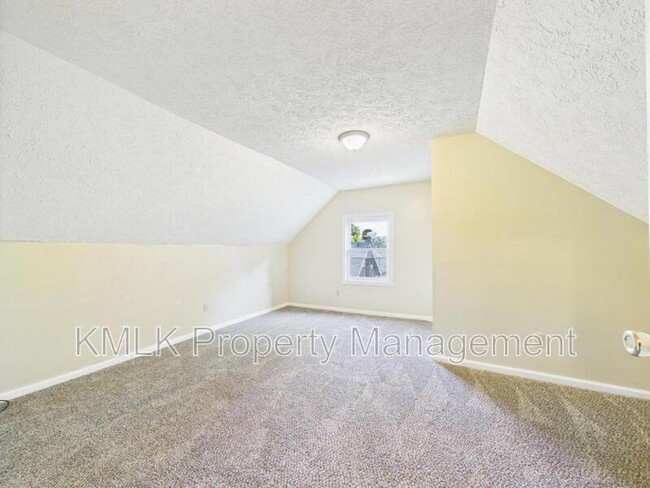 Building Photo - 855 Work Dr