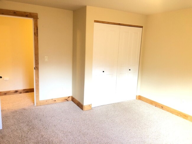 Building Photo - Great 3 Bedroom SW Bend Single Family Home