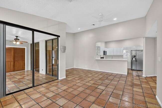 Building Photo - 5451 Verona Dr