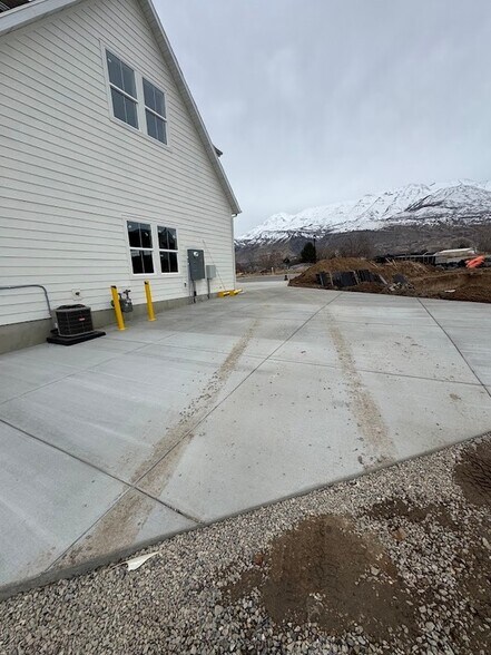 Building Photo - 279 W 110 S