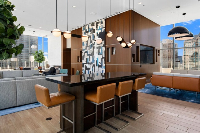 Building Photo - 845 N State St