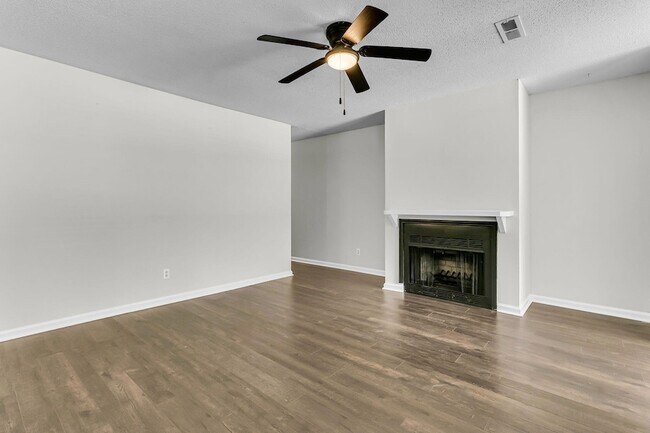 Building Photo - 216 Parlor Dr