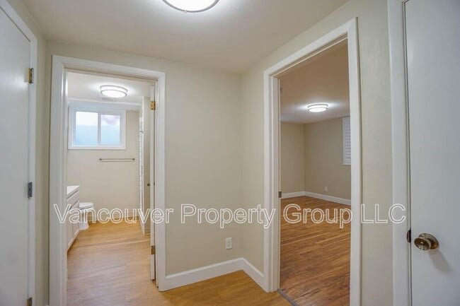 Building Photo - 2218 E 18th St