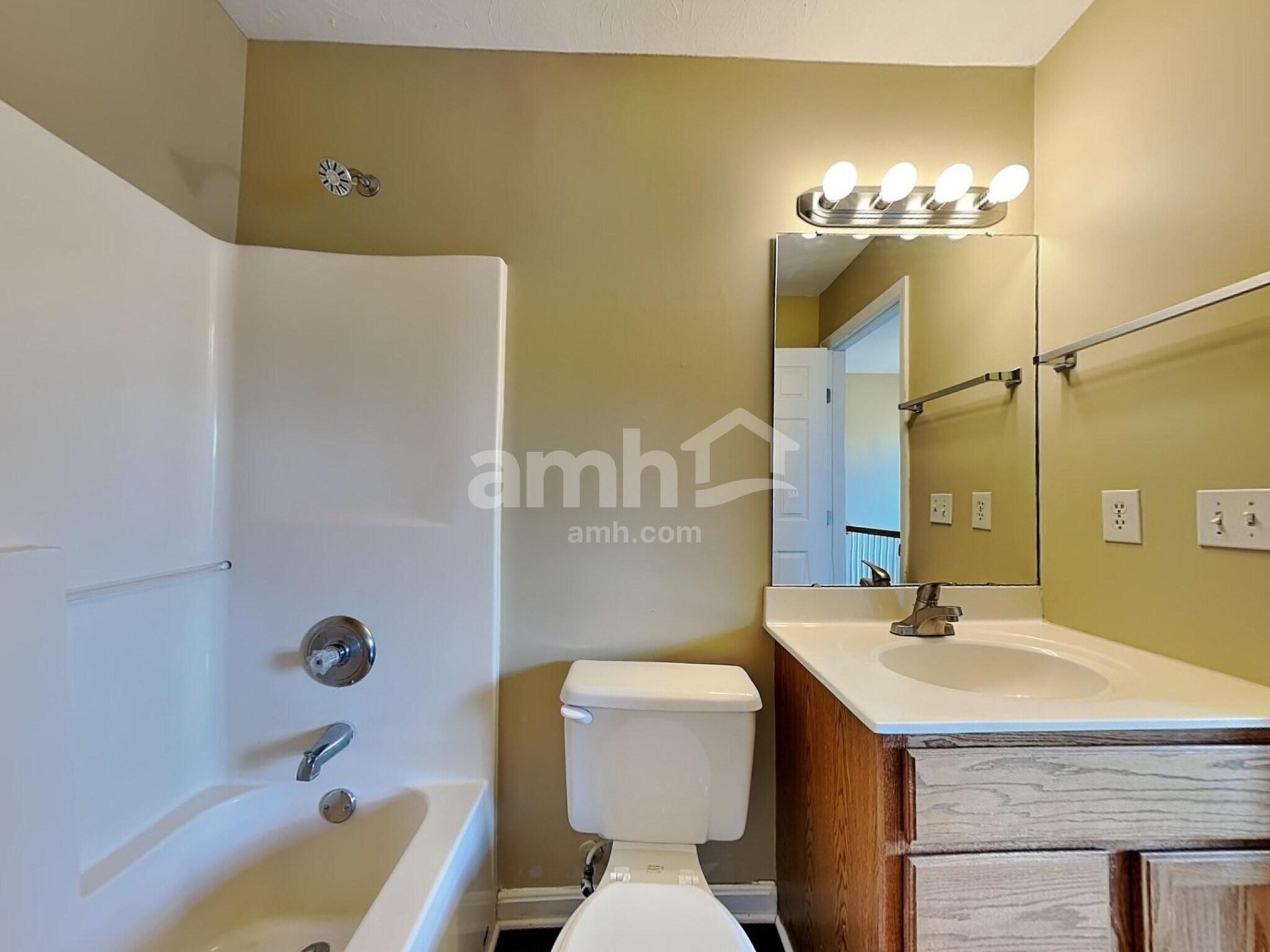 Building Photo - 4695 Woodfield Dr