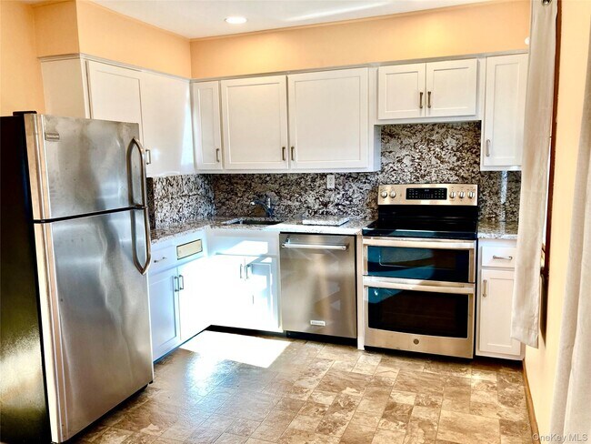 Building Photo - 12 Soundview Ave