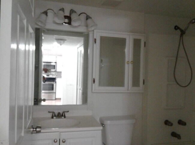 Building Photo - 405 SW 113th Way