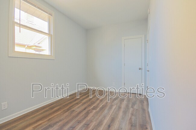 Building Photo - 7432 S Maryland Ave