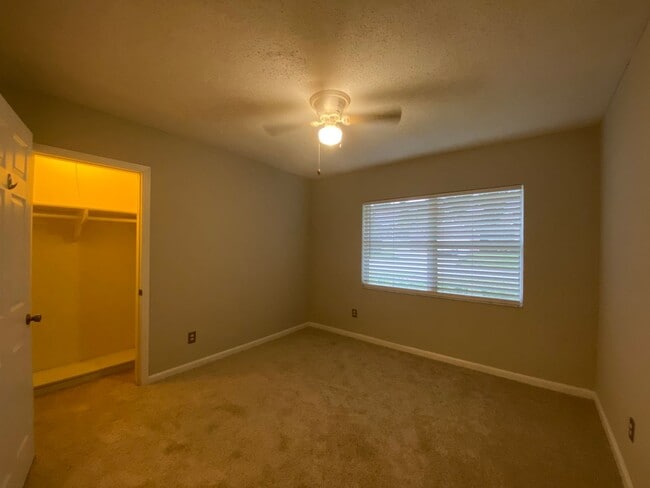 Building Photo - 1421 Ridgecrest Rd