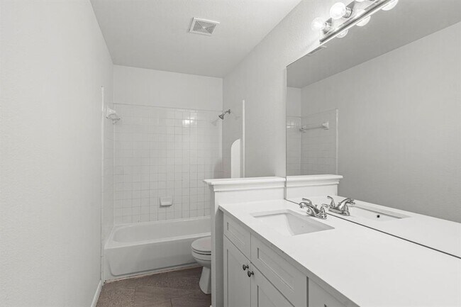 Building Photo - 210 Summerside Ave